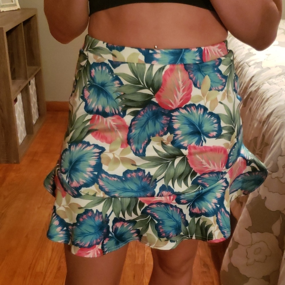 Floral mini skirt